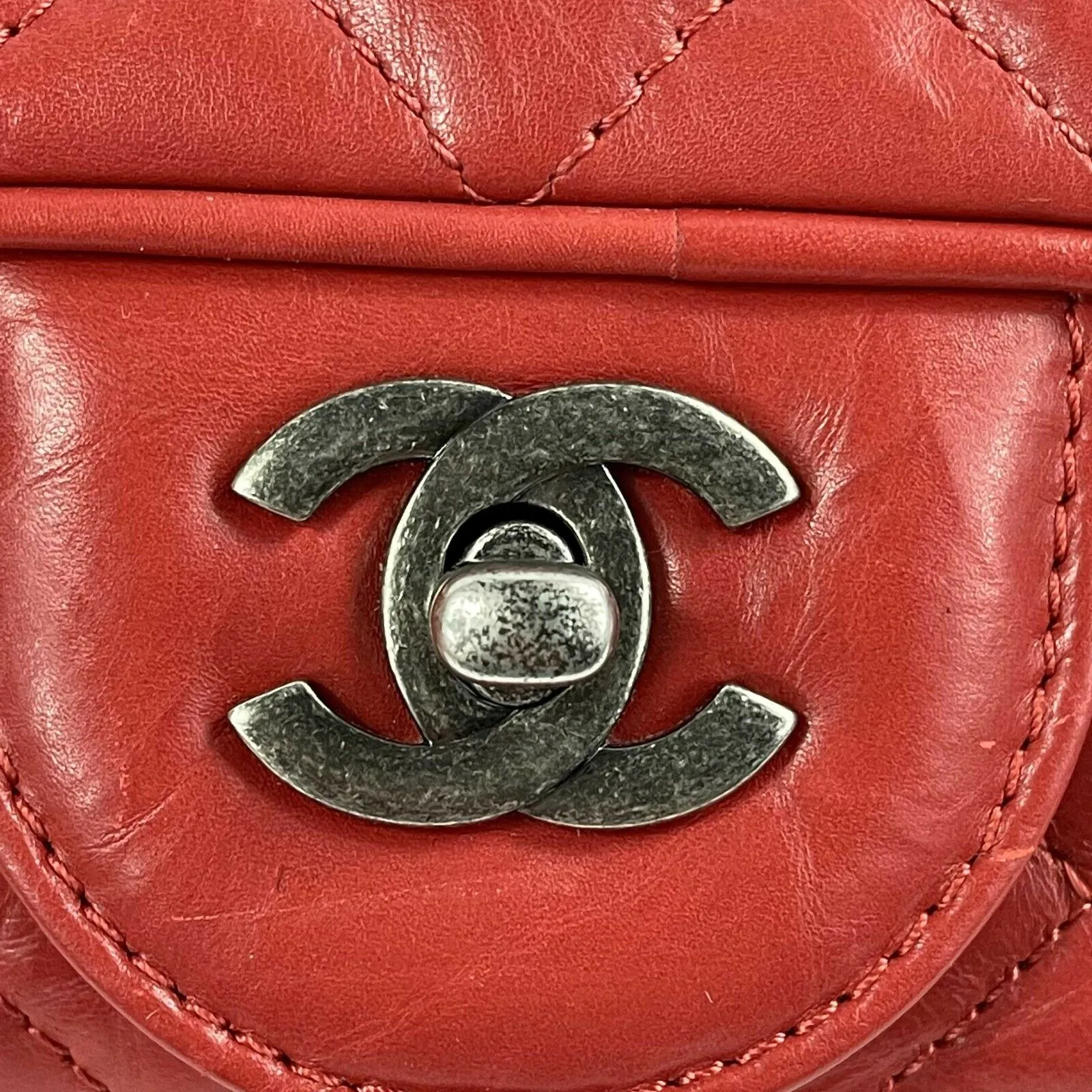 CHANEL - Red Crinkled Leather Boy Chain Flap Bag / Silver-Aged - Shoulder Bag